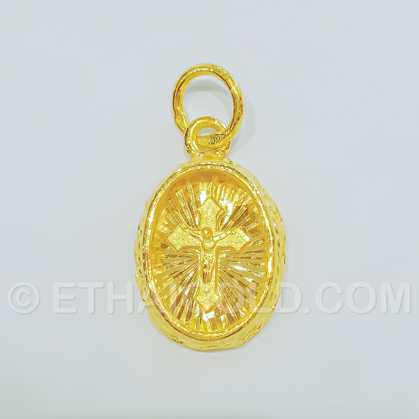 1/4 BAHT POLISHED MATTE DIAMOND-CUT SOLID OVAL-CASE CRUCIFIX CHRISTIAN PENDANT IN 23K GOLD (ID: P0501S)