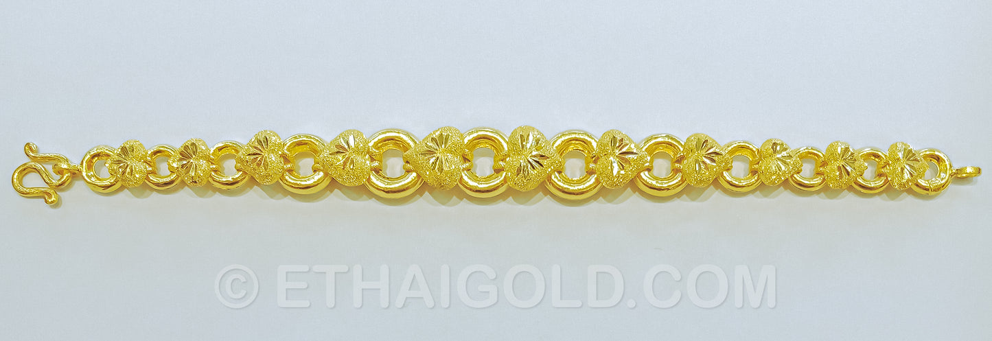 4 BAHT SPARKLING POLISHED DIAMOND-CUT HOLLOW HEART DONUT LINK BRACELET IN 23K GOLD (ID: B2404B)