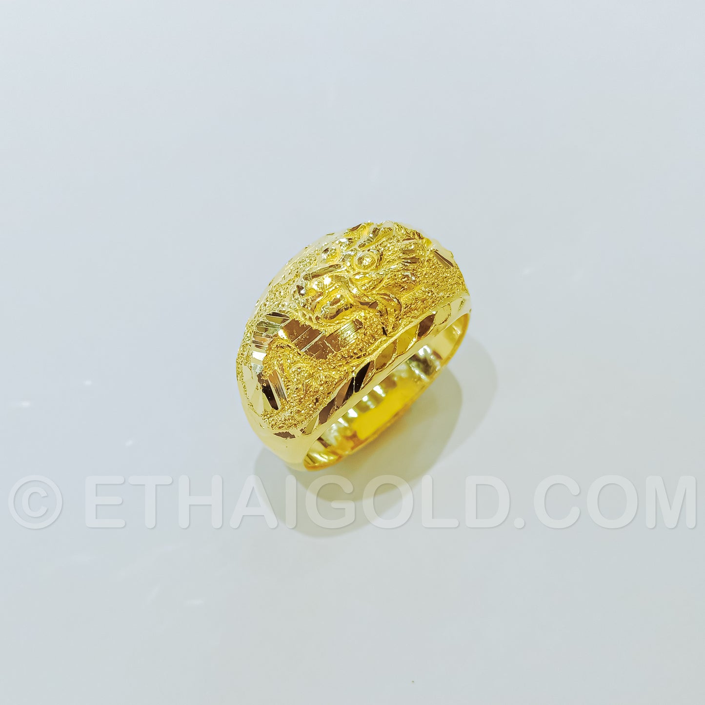 1/2 BAHT POLISHED SPARKLING DIAMOND-CUT HOLLOW DRAGON RING IN 23K GOLD (ID: R1302S)