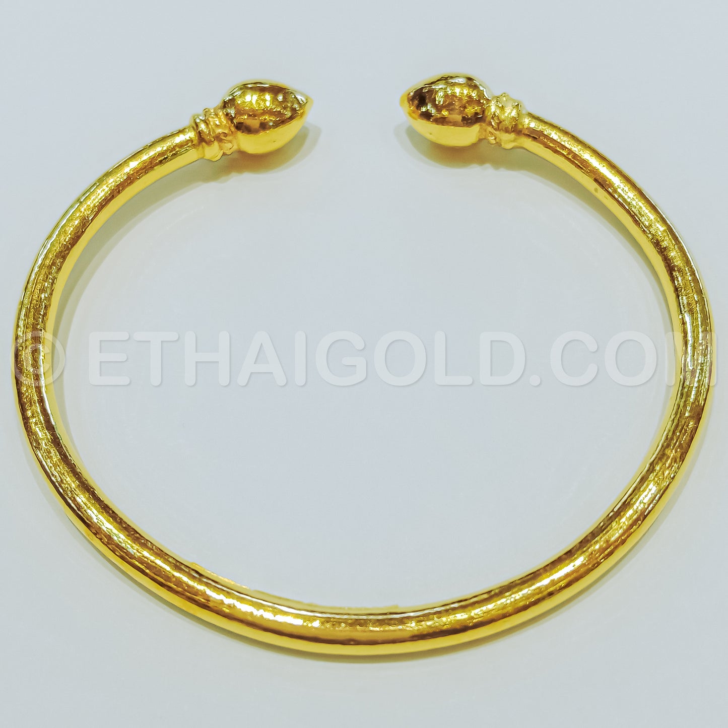 4 BAHT POLISHED HOLLOW LOTUS ROUND CUFF BANGLE BRACELET IN 23K GOLD (ID: B8204B)