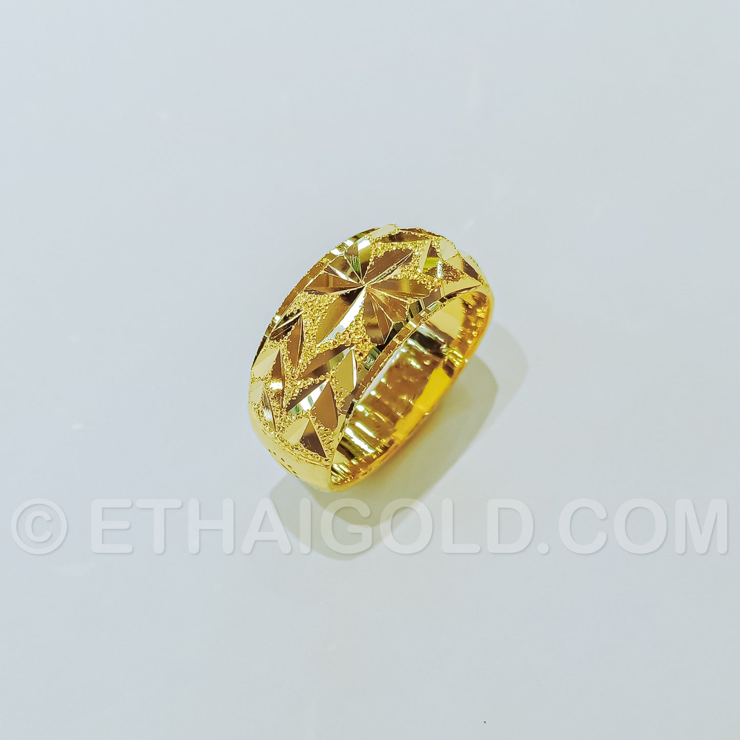 1/2 BAHT POLISHED SPARKLING DIAMOND-CUT SOLID CLASSIC RING IN 23K GOLD (ID: R0802S)