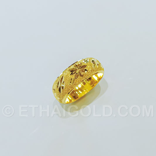 1/2 BAHT POLISHED SPARKLING DIAMOND-CUT HOLLOW DOMED BAND RING IN 23K GOLD (ID: R0302S)