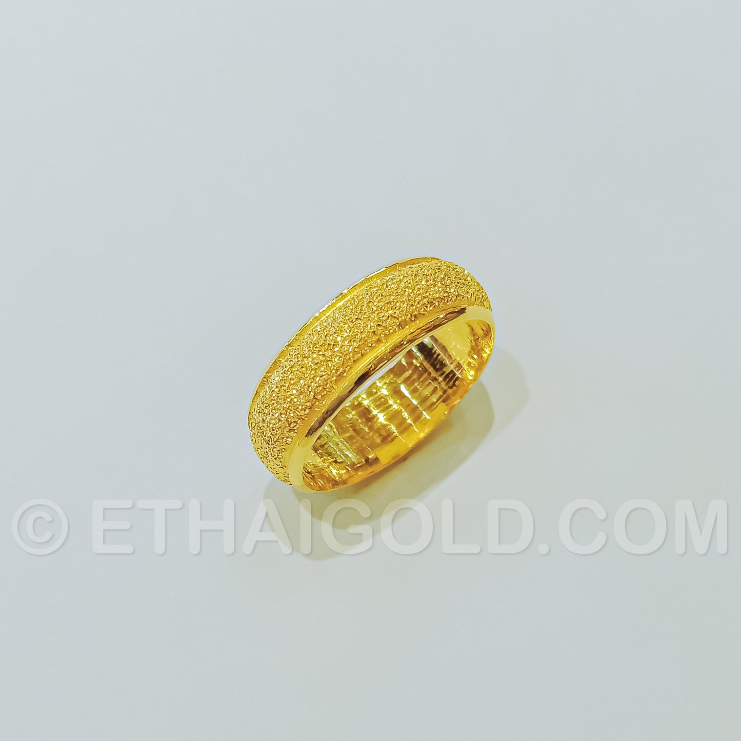 1/2 BAHT POLISHED SPARKLING SOLID DOMED WEDDING BAND RING IN 23K GOLD (ID: R0202S)