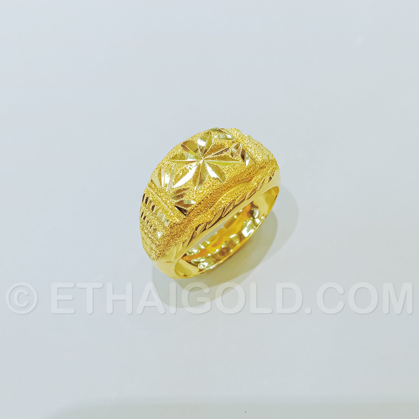 1/2 BAHT POLISHED SPARKLING DIAMOND-CUT HOLLOW CLASSIC RING IN 23K GOLD (ID: R0902S)