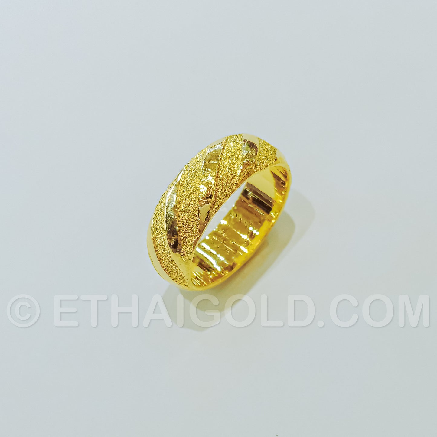 1/4 BAHT POLISHED SPARKLING SOLID STRIPED DOMED WEDDING BAND RING IN 23K GOLD (ID: R0101S)