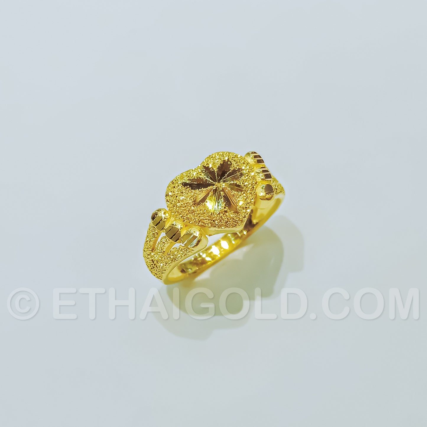 1/2 BAHT POLISHED SPARKLING DIAMOND-CUT SOLID HEART RING IN 23K GOLD (ID: R0502S)
